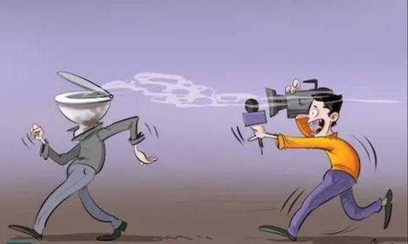 مسرح  التفاهة : حين يصفّق الجمهور لانتصاره المزيّف …