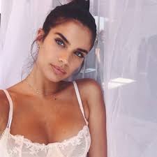 Was trä frau unter dem hochzeitskleid. Ob Mermaid V Neck Oder Ruckenfrei Diese Unterwasche Tragt Man Unterm Brautkleid Cosmopolitan