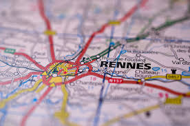 Das aparthotel befindet wich in der nahen entfernung von metrostation clemenceau, rennes, sainte anne metro station, rennes, henri freville metro station, rennes. Rennes Auf Karte Stockfoto Bild Von Positionierung Planen 97136332