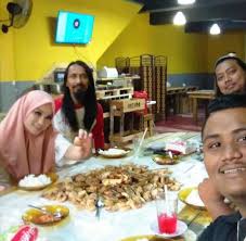 Restoran yang terletak di ken rimba, shah alam ini sebenarnya lebih terkenal dengan menu kelantan. Resepi Timur ×'×˜×•×•×™×˜×¨ Soffi Jikan Sudah Datang Sengat Shell Out Di Resepi Timur Soffijikan Shellout Https T Co Texyv516ui