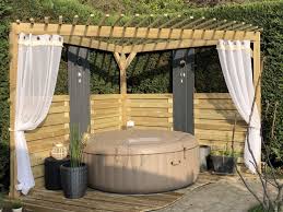 Creation D Une Pergola Pour Spa Gonflable Amenagement Jardin Terrasse Piscine Jacuzzi Exterieur Gonflable Amenagement Jardin