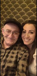 Can someone change the background lost my dad and love this photo x