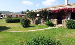 Gli appartamenti delle case vacanza la cinta sono posti nel vivace centro di san teodoro e fanno parte di complessi residenziali che raggruppano poche unità abitative. Residence San Teodoro 1 Homepage Benvenuto