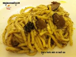 La pasta al tartufo è un piatto tipico delle mie zone, l'umbria. Bigoli Al Torchio Saltati Con Tartufo Nero Mangiareacasablog Com