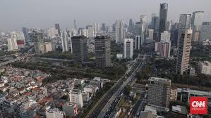 Namun demikian, pembangunan ekonomi yang pesat dan taraf hidup rakyat yang semakin meningkat turut mengundang pelbagai impak sosial seperti peminggiran, pengangguran, peningkatan kadar jenayah, masalah dan gejala sosial, kehilangan mata pencarian dan masalah penempatan. Percuma Ekonomi Tumbuh Kalau Kemakmuran Semu