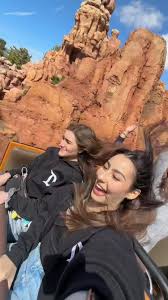 Dos parques en un día? Claro que se puede con la entrada Park Hopper 🧚✨  #disneyland #disneycaliforniaadventure #parkhopper #genieplus  #disneylandresort #agentedisney #disneytips #disneyparks