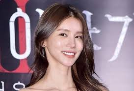 이제 팬들의 사랑을 받으며 서지혜는 당대의 뷰티 워너비로 화장품 모델로 계속 활동하고 있습니다. ìŠˆí¬ë¦¼ ì˜¤ì¸í˜œ ëª¸ë§¤