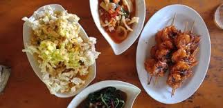 Pada umumnya rutinitas masyarakat indonesia selama bulan ramadhan ialah ngabuburit dan buka bersama dengan keluarga dan kerabat di resto atau tempat makan terpilih. 6 Rumah Makan Sunda Di Bandung Paling Enak Mantul Pergikuliner Com