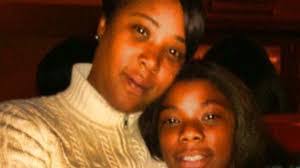 Colette Simmons's Instagram, Twitter & Facebook