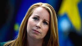 Centerpartiet har sedan de röstade ja till stefan löfven som statsminister, visat att de är för. Okad Press Pa Annie Loof Efter Oppningen Mot Stefan Lofven