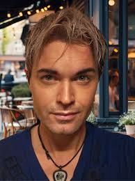 Slapp ny låt midt i julestria