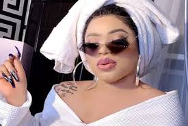 Bobrisky becomes the first nigerian transgender after undergoing surgery in dubai. Man Tries To Kiss Bobrisky But Fails In Multiple Times Video Abtc