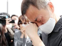그런데 골든 두들은 한 종류라고 하기에는 크기가 상당히 골든 리트리버의 영원한 라이벌인 래브라도 리트리버(labrador retriever)와 푸들 사이에서 태어나는. X7ukrye Bsctdm