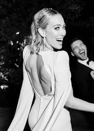 Hilary duff's wedding at home is what dreams are made of.the lizzie mcguire star confirmed on instagram that she and singer matthew koma tied the knot over the weekend. Hilary Duff Reveals The Secrets Behind Her Dreamy Wedding Day Hair Beauty Crew