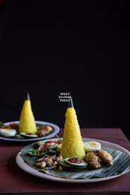 Mini Nasi Tumpeng Indonesian Spiced Yellow Rice Vibrant Cone Shaped Rice Is Popular Indonesian Food Usually Seen During Festi Food Food Carving Fusion Food