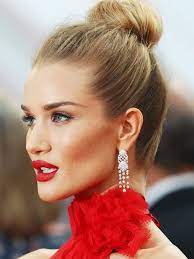 4 Hairstyles For Thin Hair That Give Major Volume Red Carpet Hair Celebrity Hairstyles Red Carpet Red Carpet Hair Updo