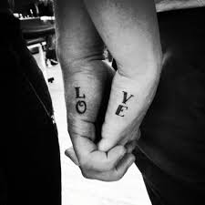 Love Lettering Couple Tattoo Design On Hand Cool Tattoo Designs Couple Tattoos Love Best Couple Tattoos Couple Tattoos Unique