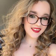 Anyone should try play this. It's like a thriller and creepy type of  stardew valley. It's called the Graveyard Keeper. 💯🔥