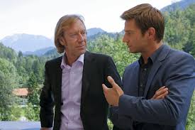 Die Rosenheim-Cops - Tod im Swimmingpool (S11E27) (2012) |  Filmemacher*innen | FilmBooster.at
