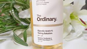 Glikolna kiselina, kao i drugi aha, djeluje na površinski sloj kože da se otopi cement između mrtvih stanica. The Ordinary Glycolic Acid 7 Toning Solution Fairy Nona