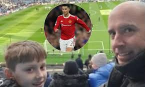 Cặp bố con ba lần hụt xem C. Ronaldo thi đấu