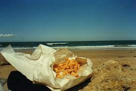 A Good Fish And Chips At The Seaside Can This Even Be Beaten Beach Meals Fish And Chips Uk Beaches