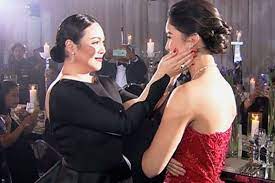 Julia barretto turns 18 here's the same day edit video of julia barretto's 18th birthday celebration julia barretto 18th birthday celebration march 10 2015, julia barretto debut 18 roses justjulia. Watch Julia Barretto Asked To Pick Between Aunts Gretchen Claudine Abs Cbn News