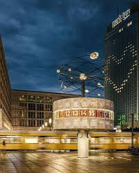 Es war doch sehr amüsant im 10 minuten takt menschen vom dach gleiten zu sehen! Park Inn By Radisson Berlin Alexanderplatz Hotel Berlin Hotel Restaurant Facebook