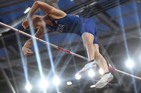 Le 15 février 2014, il bat le record du monde du saut à la perche note 1 en franchissant 6,16 m en salle à donetsk en ukraine, détrônant ainsi d'un centimètre le record de l'ukrainien sergueï bubka qui le. Kendricks Se Pare D Or A La Perche 5e Podium Pour Lavillenie