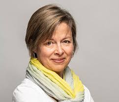 Ana Mcgregor's Instagram, Twitter & Facebook