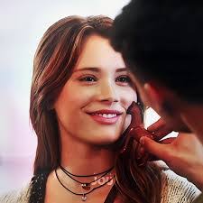 Elle Walker's Instagram, Twitter & Facebook