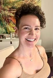 Melissa Fraley's Instagram, Twitter & Facebook