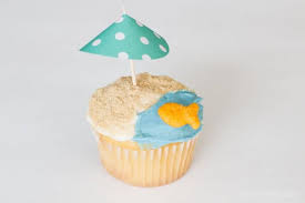 Ocean swirl beach cupcakes for your next beach party. Cute Beach Cupcakes Step By Step Tutorial So Festive