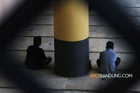 Khasiat ayat kursi untuk kekayaan, pengobatan, segala hajat, pengasihan atau jodoh, dan kecerdasan dapat anda rasakan secara nyata. Bacaan Ayat Kursi Latin Dan Terjemahan Dan Khasiatnya Jika Sering Dibaca Ayo Cirebon