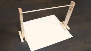 Cat aerosol kering dengan cepat, yang hanya memudahkan semua tindakan. Seni Mudah Untuk Kanak Kanak