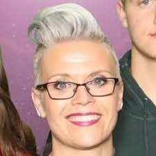 Sara Ritchie (@Sara_N_Ritchie)