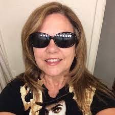 Lisa Brunswick's Instagram, Twitter & Facebook