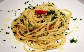 Spaghetti Aglio Olio E Peperoncino Pasta With Garlic And Oil Recipe In 2020 Garlic Pasta Aglio Olio Pasta