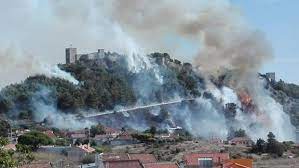 De acordo com o instituto nacional de emergência médica (inem), o incêndio que deflagrou. Un Incendio Cerca El Castillo De Sesimbra A 40 Kilometros De Lisboa