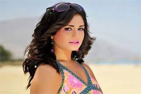 نشرت منة فضالي صورةً جريئةً وجديدةً لها بالمايوه، أظهر القليل من صدرها، ما عرضها لهجوم من البعض الذين لم يروا ظهورها لائقًا، واتهموها أنها تتعمد نشر هذه النوعية من الصور للفت. Ù…Ù†Ø© ÙØ¶Ø§Ù„ÙŠ Ø±Ø¯ÙˆØ¯ Ø§Ù„ÙØ¹Ù„ Ø¹Ù„Ù‰ Ø£Ø­Ø¯Ø§Ø« Ù‚ÙŠØ¯ Ø¹Ø§Ø¦Ù„ÙŠ ÙƒØ§Ù†Øª Ù…ÙØ§Ø¬Ø£Ø© ÙƒØ¨ÙŠØ±Ø© Ø¨ÙˆØ§Ø¨Ø© Ø£Ø®Ø¨Ø§Ø± Ø§Ù„ÙŠÙˆÙ… Ø§Ù„Ø¥Ù„ÙƒØªØ±ÙˆÙ†ÙŠØ©