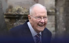 Julian Macdonald (OV50)