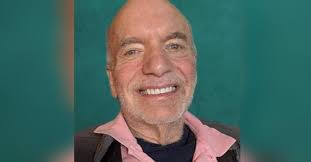 Jenn Bates's Instagram, Twitter & Facebook