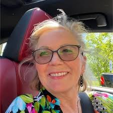 Lewis Lemon Elementary School Principal Aleshia Jones has received the  Horace Mann/Reaching Out & Building Bridges Award from the Illinois  Principal Association