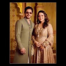 The charming Shah Rukh Khan (@iamsrk) in our light olive open V-neck  sherwani paired with a traditional salwar. Enhanced with our majestic  multi-layered haar from @manishmalhotrajewellery, adding an exquisite  finishing touch to