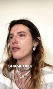 Della Thorne's Instagram, Twitter & Facebook