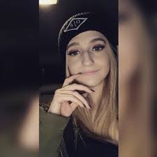 Jasmine Schmidt✌🏻 (@jazzy199816)