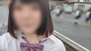19歳Gカップえりかの自撮り】☆彡 ホテルの高層階の大きい透明窓に張り付いて全裸ディルドオナニー ！！近くのオフィスビルから丸見えだったけど特定難しいと思って大胆露出オナニーしちゃった… - devil999.com - 盗撮・のぞき