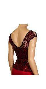 Maybe you would like to learn more about one of these? Top En Dentelle Rouge Petites Gouttes Sur Les Epaules
