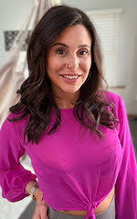 Hannah Throop's Instagram, Twitter & Facebook