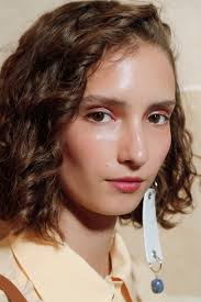 Hier sind die antworten zu codycross angesagte frisur oder färbetechnik. Tob Bob Der Frisuren Trend Im Herbst 2020 Elle